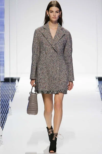 Look 48